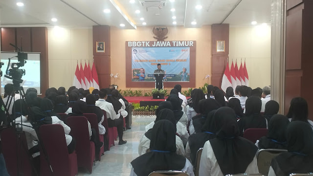 Mendikdasmen Peran Kepala Sekolah sebagai Pemimpin Satuan Pendidikan Mendikdasmen Peran Kepala Sekolah sebagai Pemimpin Satuan Pendidikan